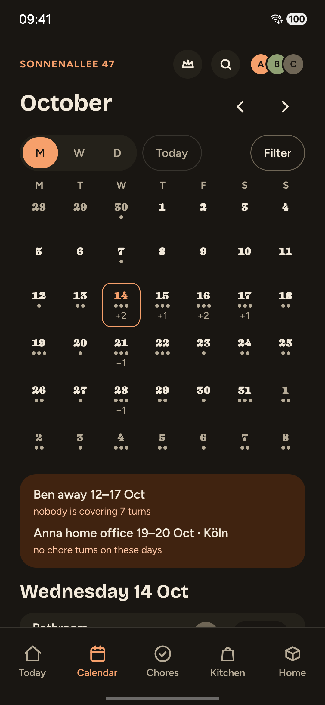 Der Kalender-Tab in der Monatsansicht mit Terminen und einer Abwesenheit.